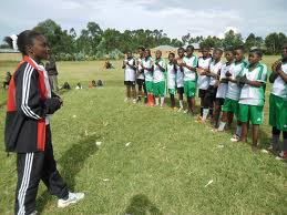 Mwanariadha Lwiza John akiwa na wenzake