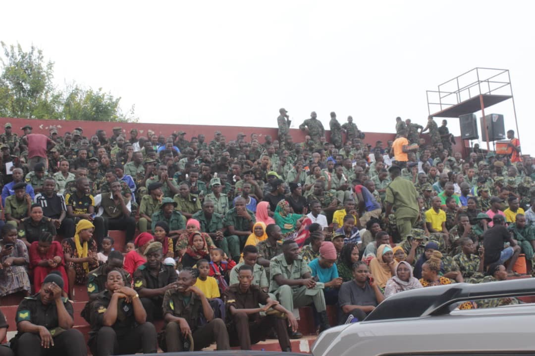 Wananchi wa Mkoa wa Mtawara wakiwa katika  Uwanja wa Nangwanda Sijaona wakishuhudia Uunguzi wa Michezo ya Majeshi ya Tanzania ambayo mwaka huu yanafanyika Mkoani Mtwara