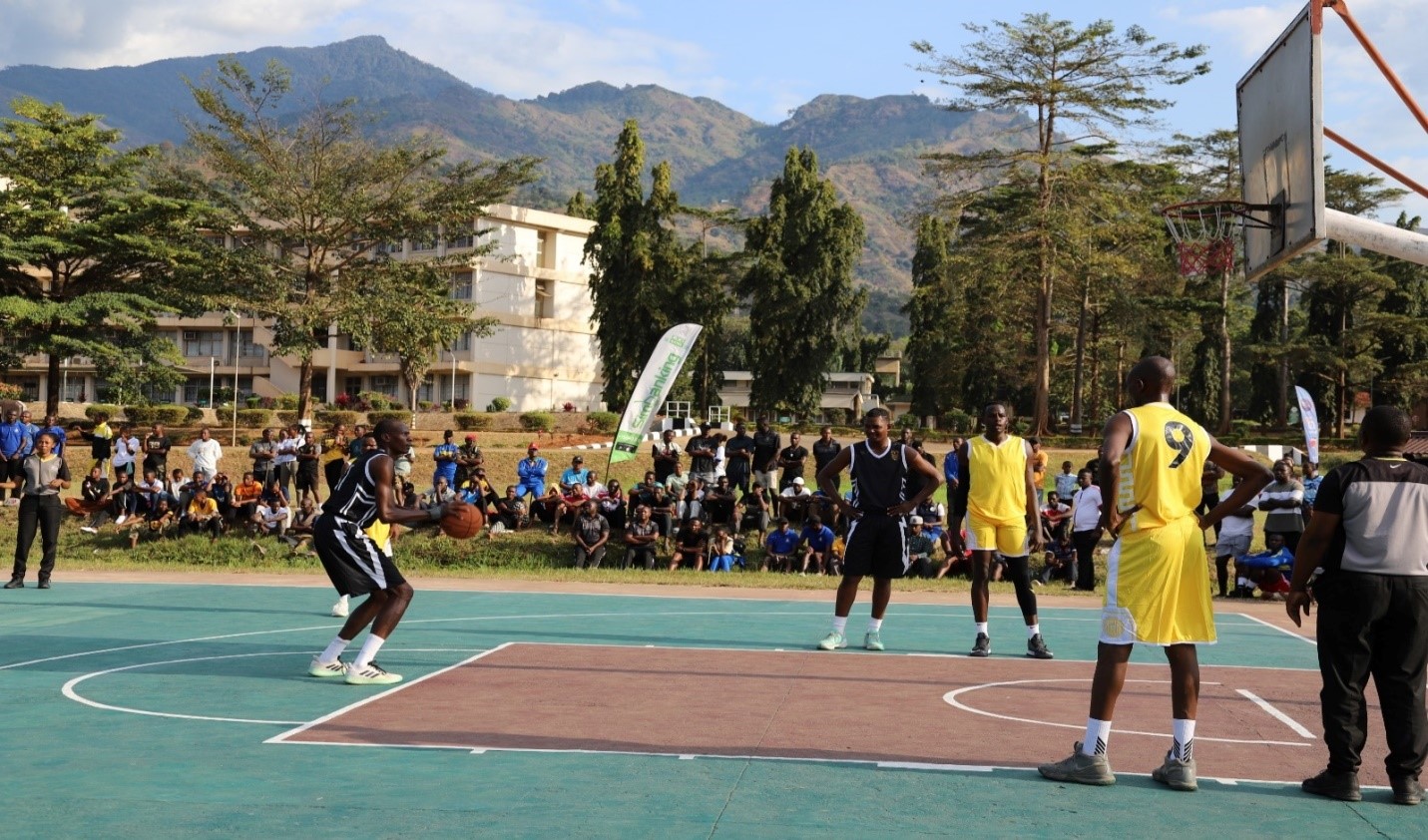 Mchezo wa Volleyball Wanawake na Basketball Wanaume ukiendelea uwanjani