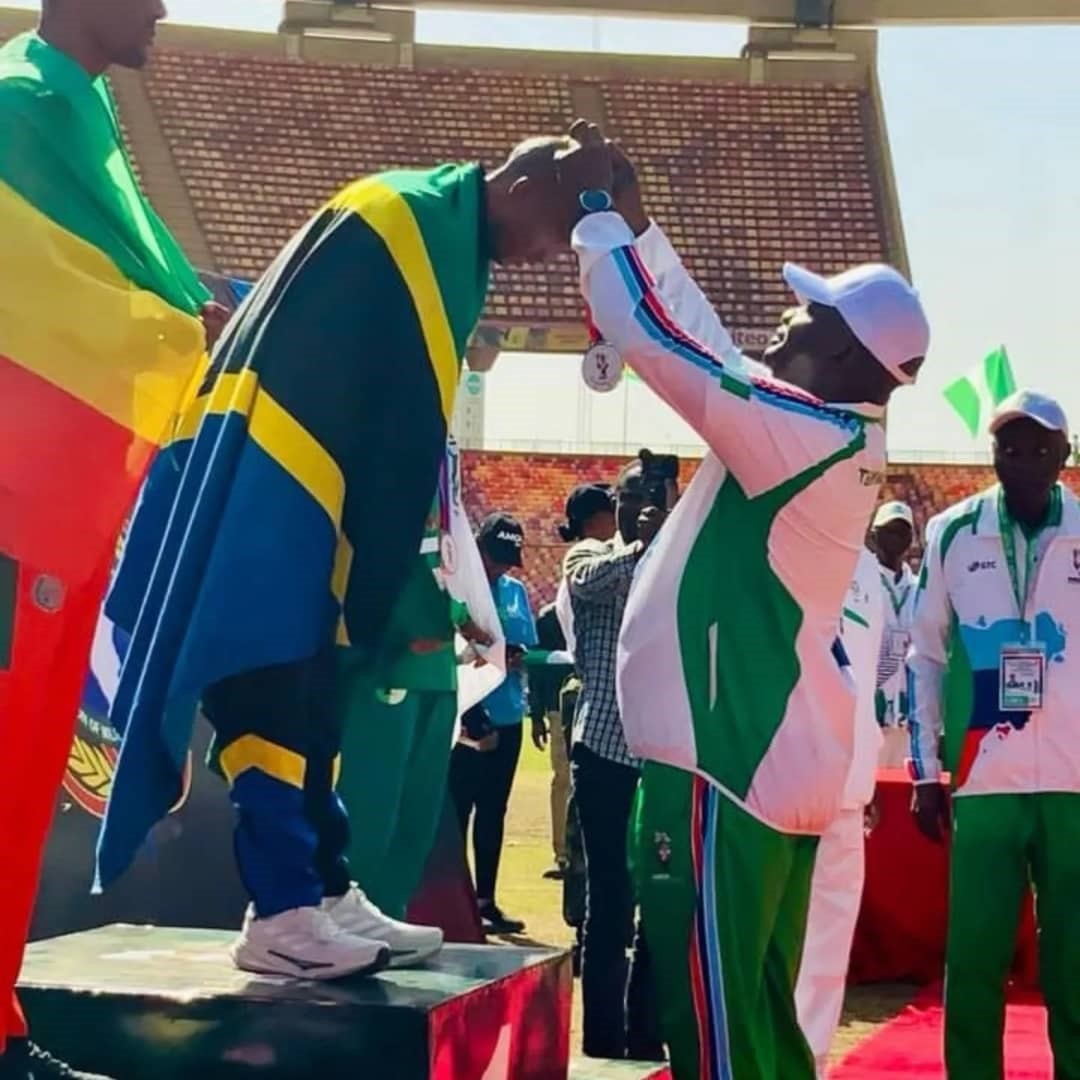 Mwanariadha Alphonce Simbu amefanikiwa kuipeperusha vyema Bendera ya Tanzania