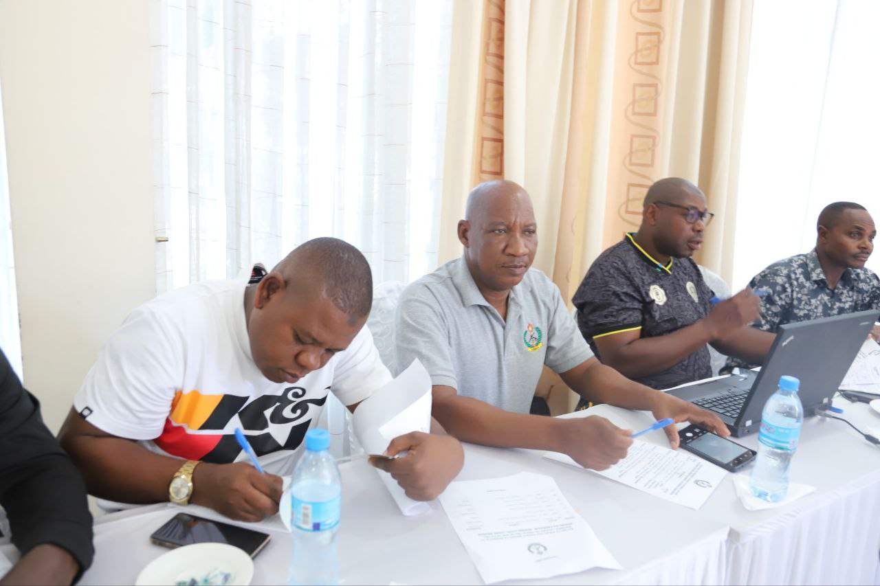 Kikao kikiendelea wakati wa kujadili mambo mbalimbali ya kichumi na fedha