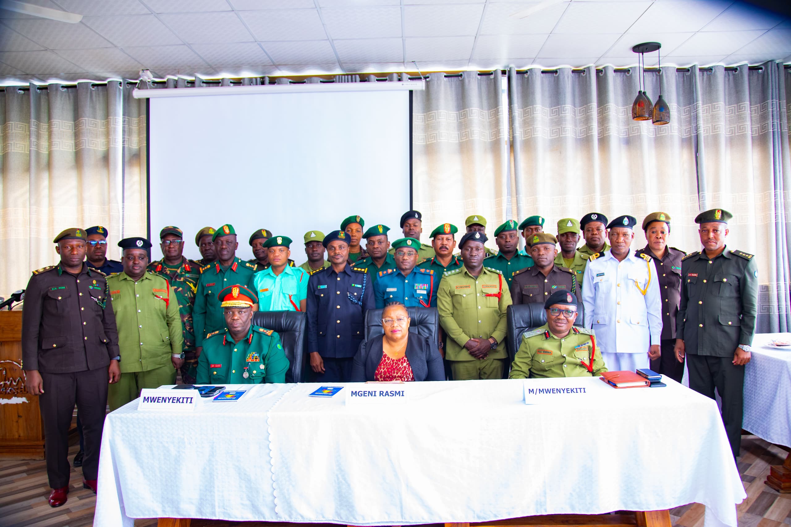 Picha ya Pamoja ya Kamati Tendaji Pamoja na Mgeni Rasmi Mkuu wa Wilaya ya Tabora Mh. Upendo Wella