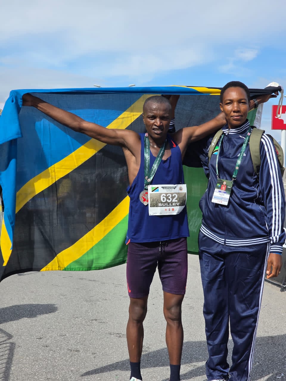 Inyasi Nicodemuc Sulley Mshindi wa Medali ya Fedha (Nafasi ya Pili) katika mbio za nusu marathon wanaume