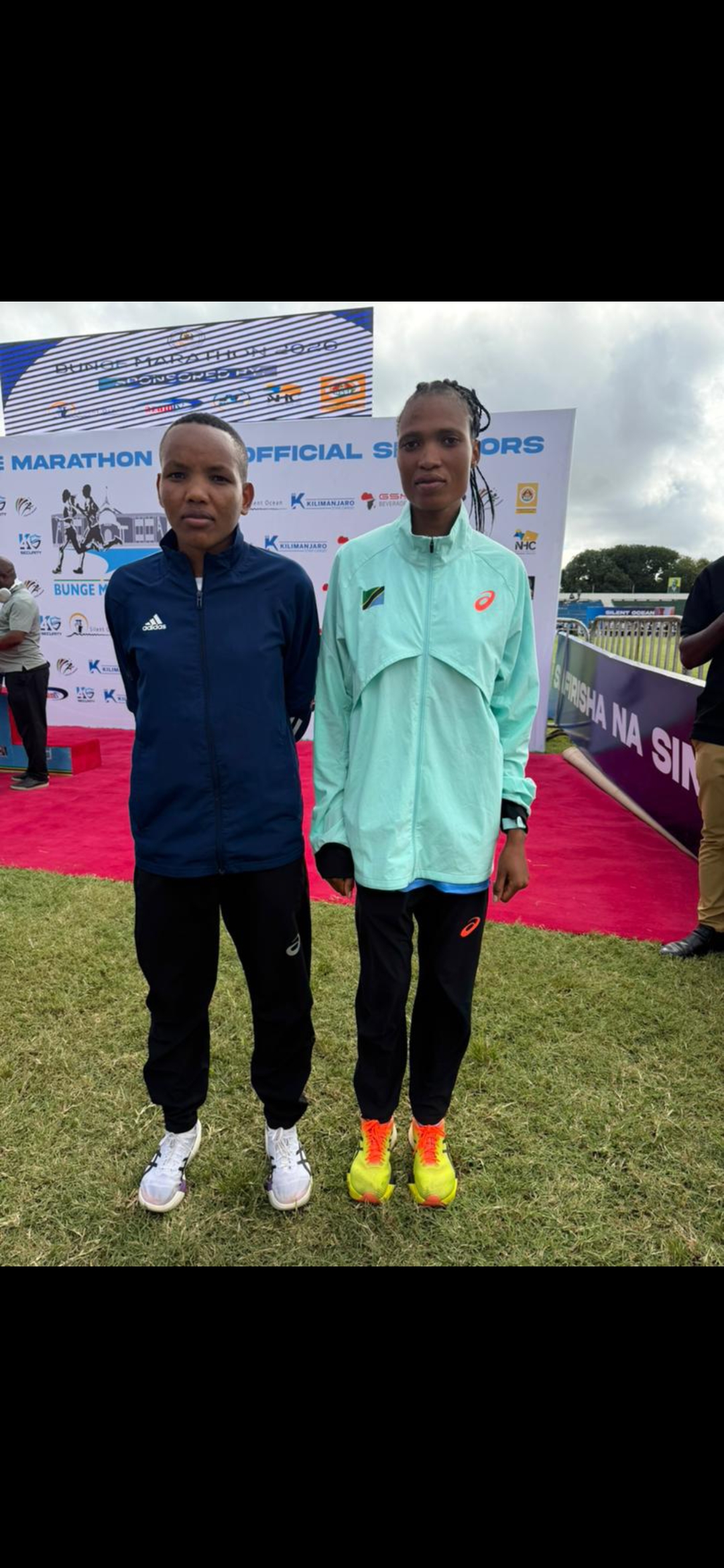Wanariadha kutoka Jeshi la Wananchi JWTZ Pichani ni SGT Cecilia Ginonga na PTE Agnes Protas Bunge Marathon Dodoma